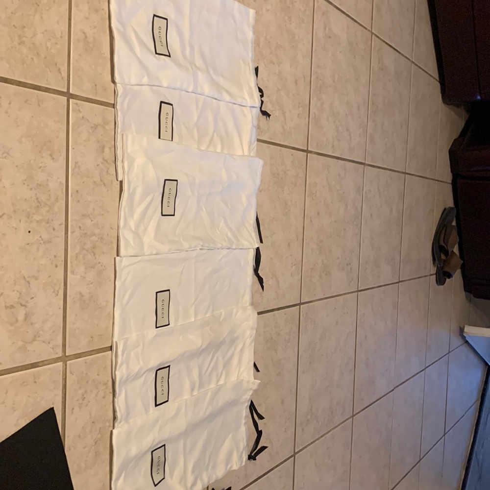 6 Gucci dustbags